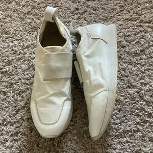 (Never worn outside) JNBY white sneaker (fits like 7)